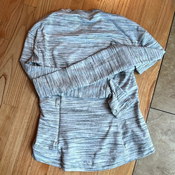 Lululemon long-sleeve cross-cross front top - Picture 3 of 5